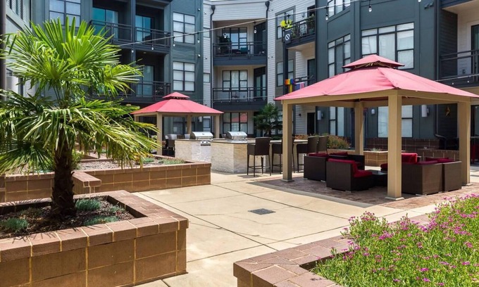 First Ward Apartment | One Bedroom Apartment -10 Min Walk to Epicentre Wifi