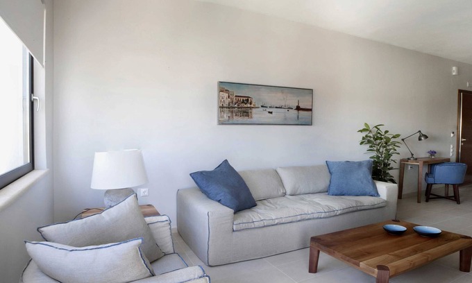 Daratsos Apartment | One Bedroom Apartment Partial Sea View First Floor