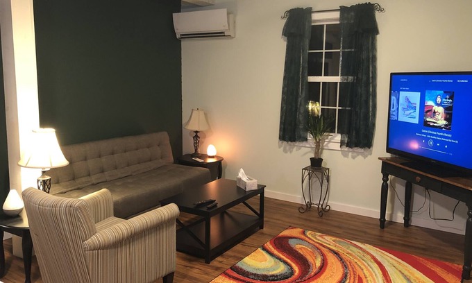 Bar Mills Apartment | One bedroom apartment sleeps up to 4