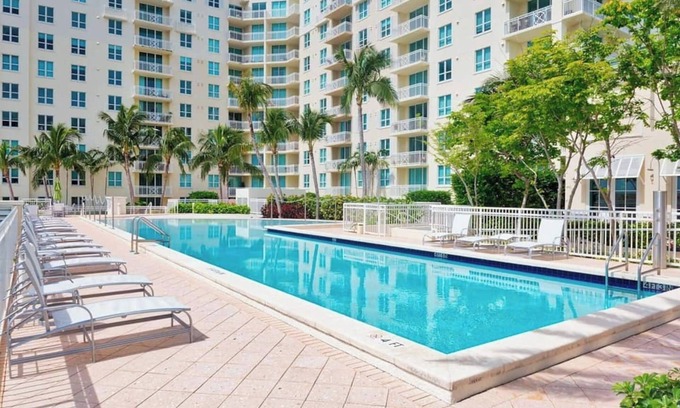 Boynton Beach Condo | One bedroom apt just 1 mile to the beach with pool, gym, and playroom!