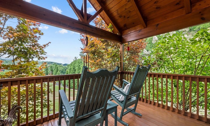 Asheville Cabin | One Bedroom Cabin 43 Acre Retreat Pets OK- Fenced, Private, Views, Internet