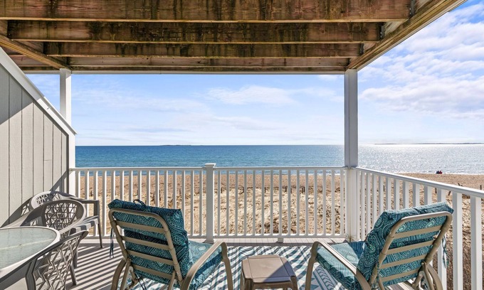 Old Orchard Beach Condo | One bedroom, direct ocean views!