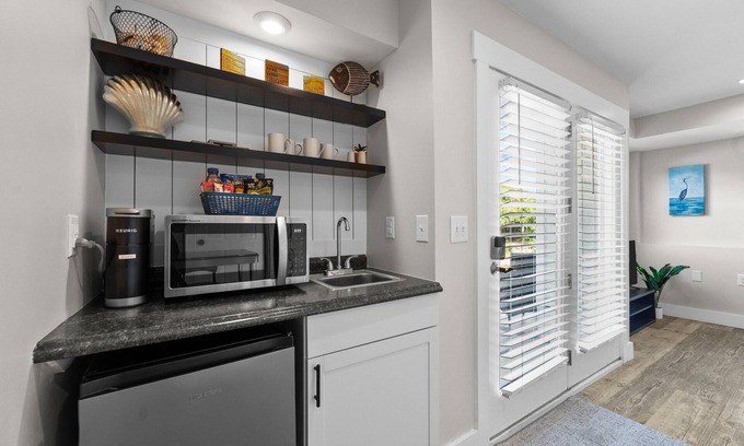 Surf City Apartment | One Bedroom Efficiency w/Kitchenette. Sleeps 4