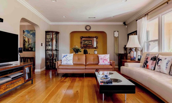 Monrovia House | One Bedroom En Suite inside the House Shared with Hosts