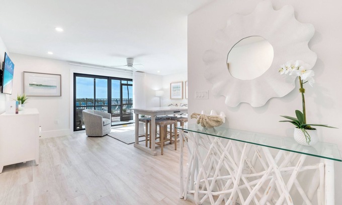 Sanibel Condo | One-bedroom ground level that steps right out to pool.