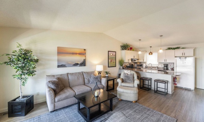 Grand Rivers Condo | One Bedroom Harbor View Condo