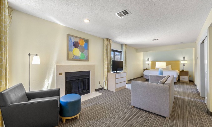 Dunwoody Apartment | One Bedroom x One Bathroom Suite in Atlanta, GA - Chamblee