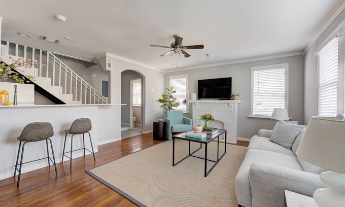 Lincoln Terrace Apartment | One Block Away From OU Medical