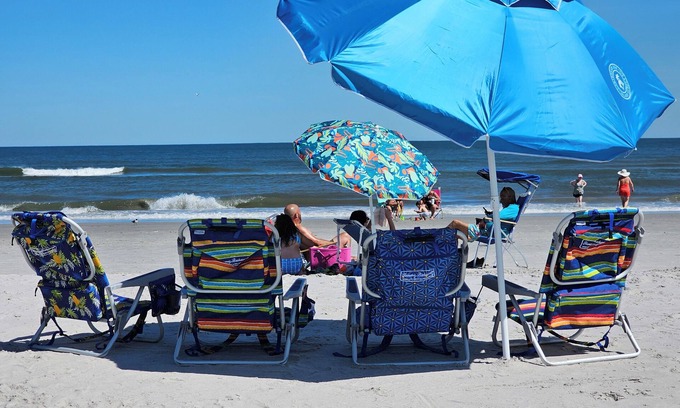 Brigantine Condo | One block from the beach! Cozy beach condo near restaurants and shopping.