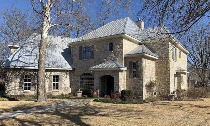 Fredericksburg House | One Block Off Main St