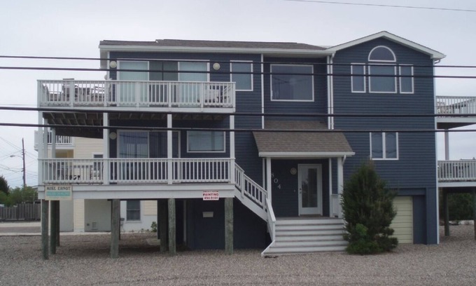 South Beach Haven House | One House to beach- beach chairs & badges too!