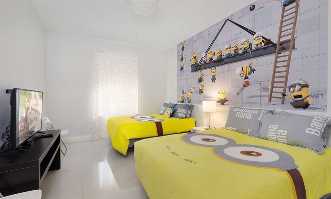 Windsor Hills Condo | One in a Minion themed condo, 5 mins to Disney | WiFi + Keurig