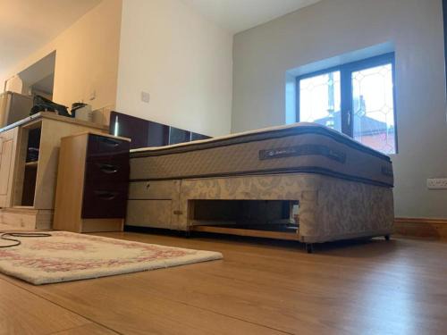 Tunstall Apartment | One Lovely Apartmt 1 Double & 2 Camp Beds