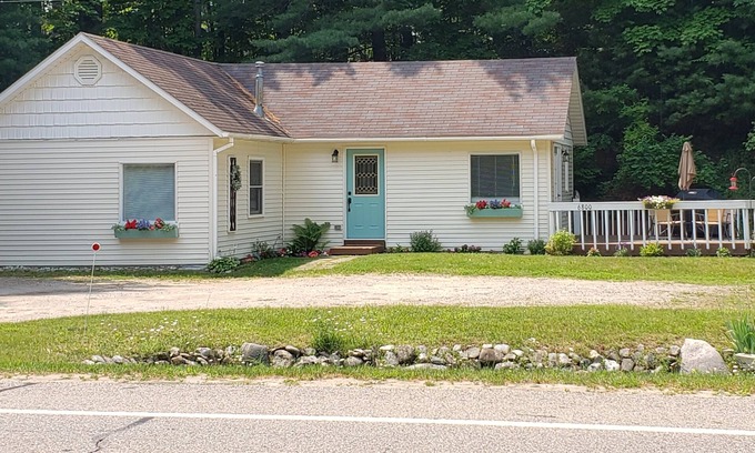 Harbor Springs House | One mile from downtown Harbor Springs, close to golfing, beaches & bike trails