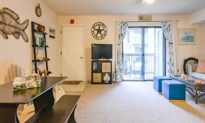 Caine Woods Condo | One of the most adorable 1 BR condo on the bayside. Central A/C and full kitchen