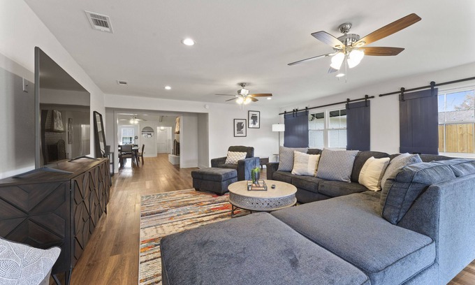 Highlands - Perkins House | One Story Home Away From Home 3BR/2Baths With Family Ready Full Kitchen
