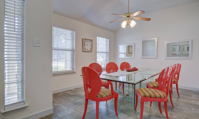 Stone Oak House | ONE STORY Sleeps 7 Golf Riverwalk Hospital Lackland BMT Graduations Six Flags
