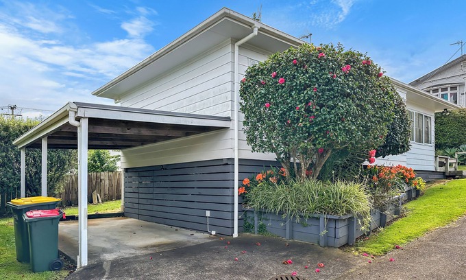 Onehunga House | Onehunga Oasis l 2bed Private Home l Cornwall Park