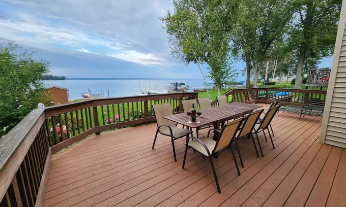 Bridgeport House | Oneida Lake Oasis
