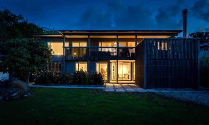 Oneroa House | ONEROA BEACHFRONT | Coast & Country | WINTER DEAL - Stay for 3, Pay for 2