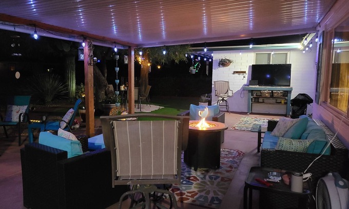 Sun City House | Only 4.8 miles from State Farm- Cardinals- stadium. Lovely 2+ bedroom home