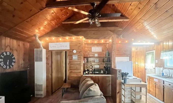 Higgins Lake Cabin | Only 500 feet from Higgins Lake with shared lake access