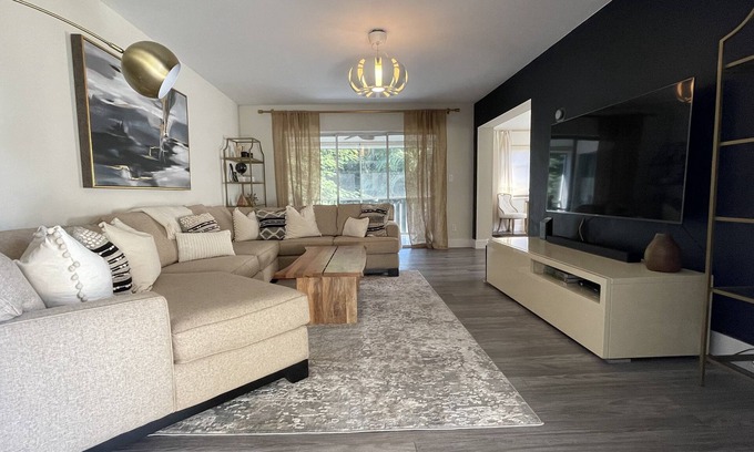 Central Naples Condo | Only 8 Minutes from Seagate Beach, Spacious 3BR 2BA Naples Condo Prime Location
