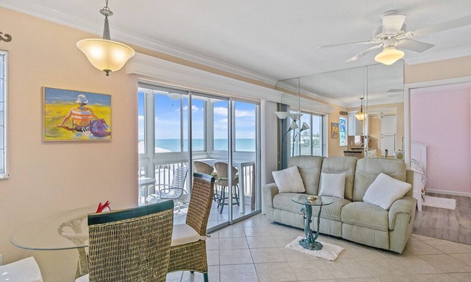 Venice Condo | Only steps from the Beach