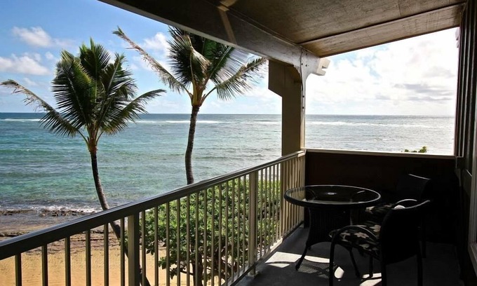 Wailua Condo | Only thing between you and the ocean is the Beach! Top Floor, unobstructed view