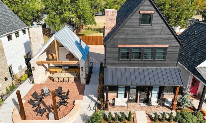 Edmond House | ONYX@TheLark | Designer Edmond Oasis
