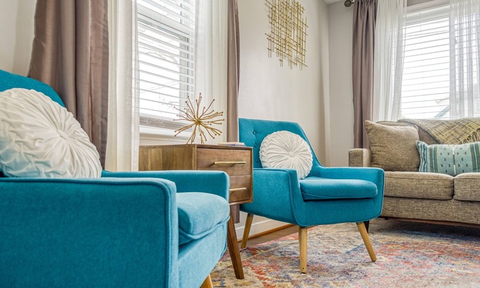 West Seneca House | Opal House: Family-Fun w/Game Room & Laundry, experience Niagara Falls & WNY