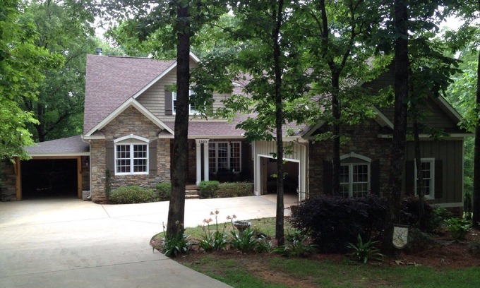 Auburn - Opelika House | Opelika/Auburn Big, Beautiful House On Pond, 1/5 Mile From Golf Course