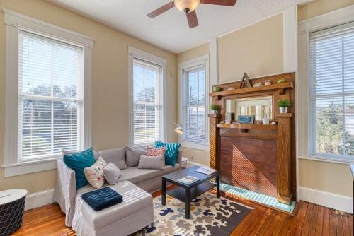 Springfield Apartment | Open & Bright - 5 min drive to TIAA Bank field