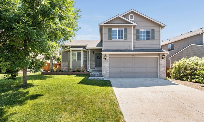 Castle Rock House | Open Bright Home in Central Castle Rock - 30+ Day Minimum