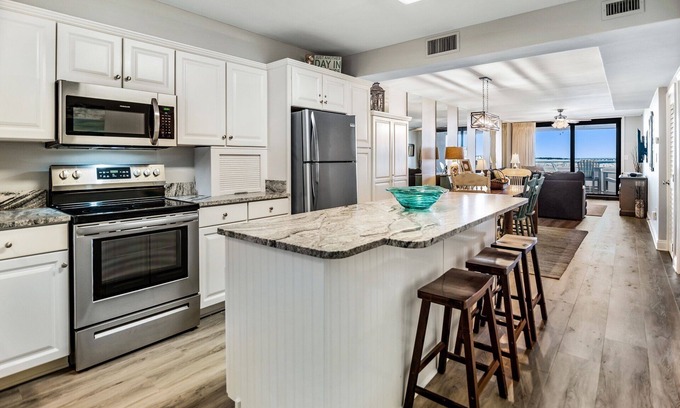 Holiday Isle Condo | OPEN CONCEPT FLOOR PLAN, LARGER THAN A STANDARD 1 BEDROOM! 1 FREE BEACH CHAIR SE