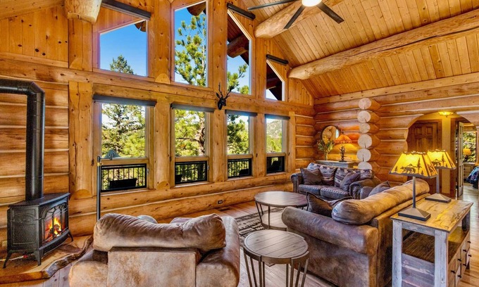 Carriage Hills House | Open Concept Spectacular Views 4 Bed 4 Ba w 2 King Ensuite’s 1+ Acre Hot Tub!