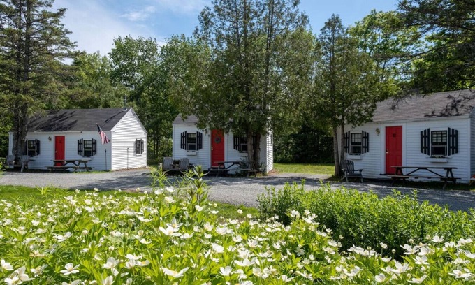 Trenton Cottage | Open Hearth Inn Cottage 8 - 10 min to Acadia!