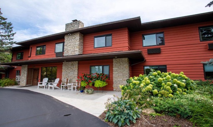 Sister Bay Hotel | Open Hearth Lodge