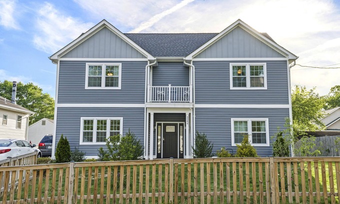 West Falls Church House | Open living to gather together w/bright & colorful, and 11 miles to DC