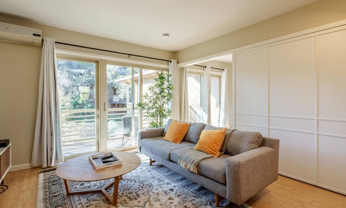 University South Apartment | Open Palo Alto 1BR w/Parking, nr Shops & Tech Companies, by Blueground