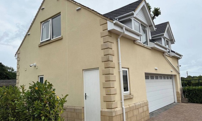 Lydiard Millicent Apartment | Open Plan Studio Apartment with Fantastic Games Room