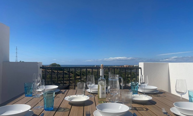 Benahavis Apartment | Open Roof-Terraced apartment with stunning 360 mountain and sea view