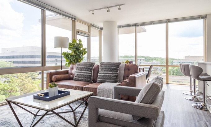 McLean Apartment | Open Tysons Corner 2BR w/Concierge, nr Shopping Mall, by Blueground