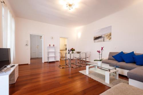 Innere Stadt Apartment | Operngasse Premium in "Your Vienna"