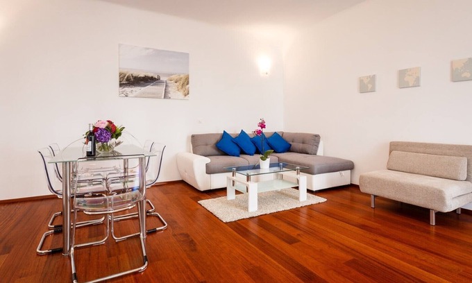 Innere Stadt Apartment | Operngasse Premium in "Your Vienna"