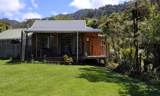 Collingwood Cottage | Opua Garden Cottage, sleeps 3