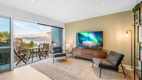 Queenstown House | Opuke House- Free Parking- Lake views- BBQ- Spa