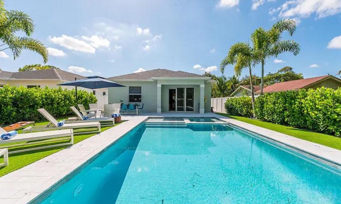 Jupiter House | Opulence & Serenity at Our Luxury Home in Jupiter!