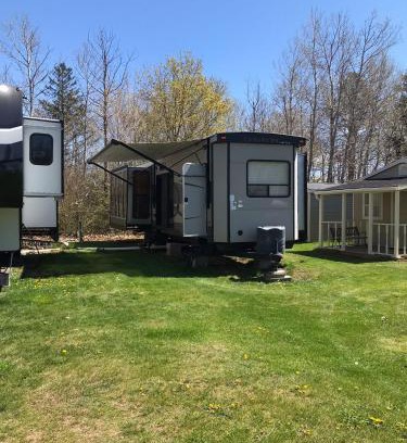 Middleton Hotel | Orchard Queen Motel & Rv Park