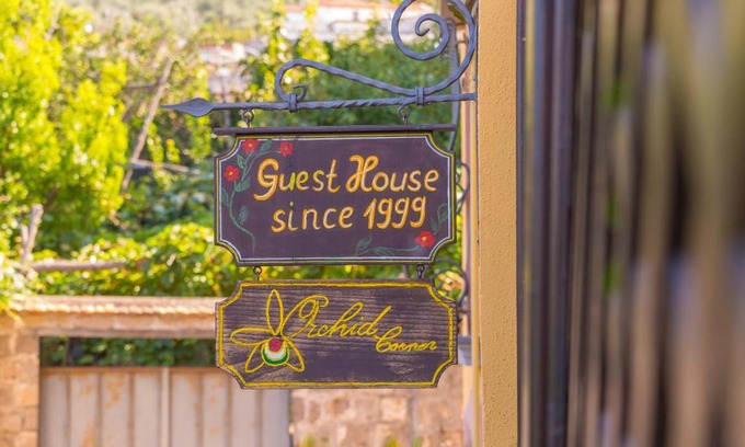 Meta Bed & Breakfast | Orchid Corner Guesthouse